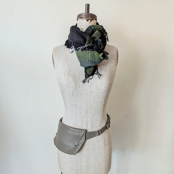 stitch and tickle strasbourg belt bag fanny pack hip bag hip sack handmade leather made in boston gift shop sowa leatherwork