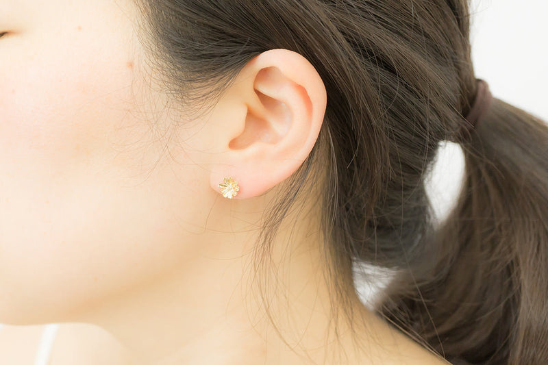 14K Gold Flower Earrings Studs with White Diamond