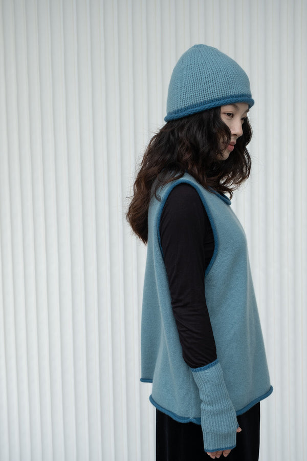 Cashmere Rolled-Edge Beanie - Soft Blue with Teal Border