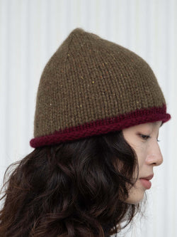 Cashmere Rolled-Edge Beanie - Speckled Green with Burgundy Border
