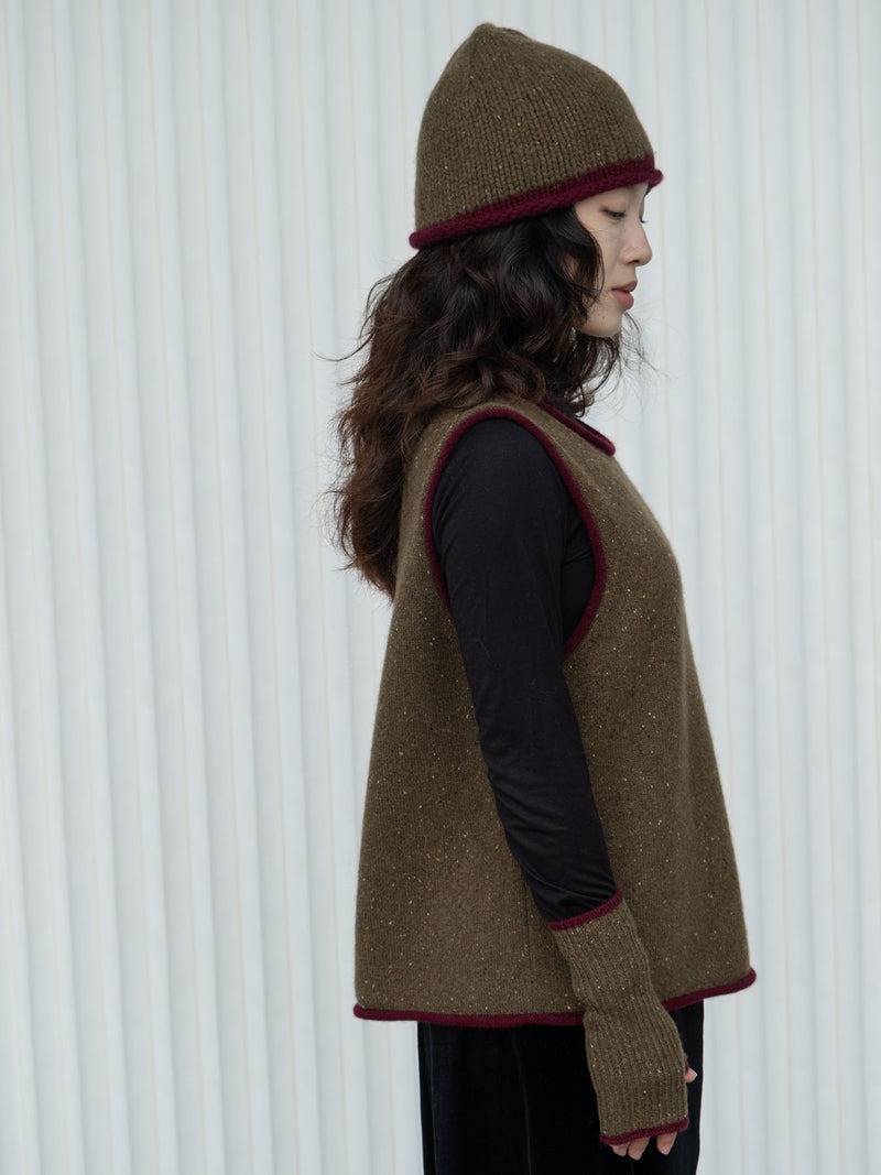 Cashmere Rolled-Edge Beanie - Speckled Green with Burgundy Border