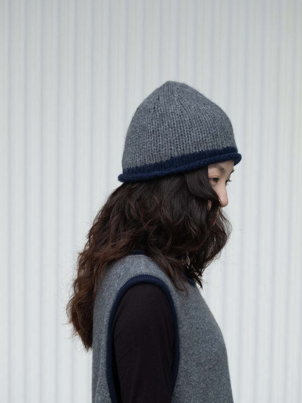 Cashmere Rolled-Edge Beanie - Grey with Navy Border