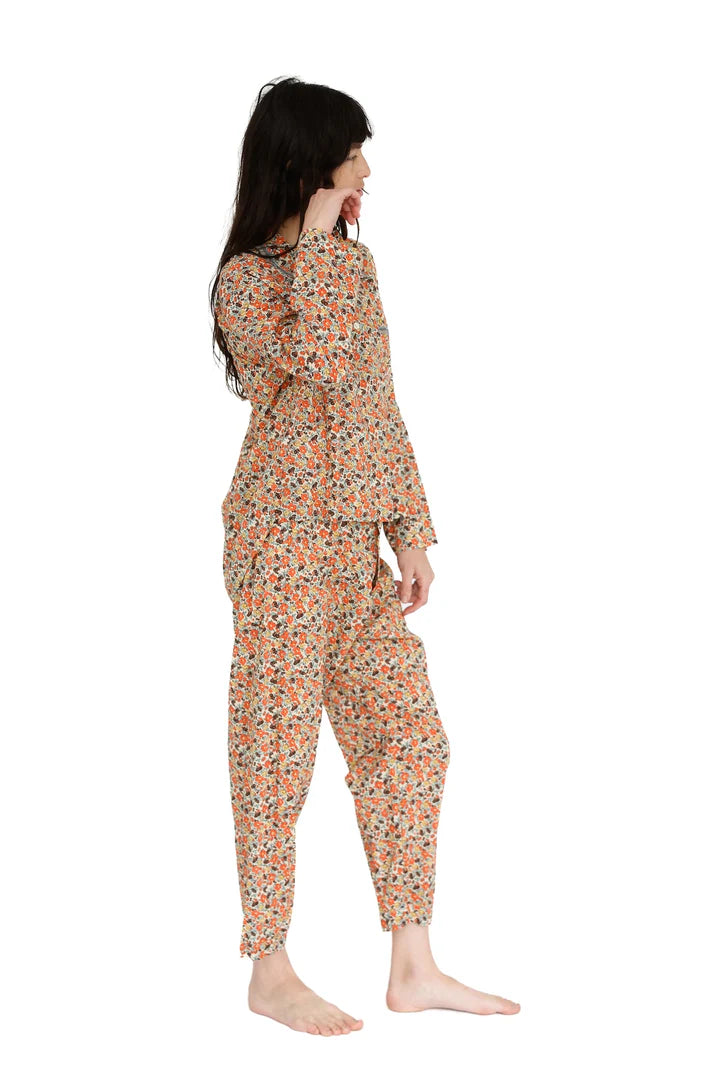Woman wearing a floral pajama set on a white background

Domi pullover shirt organic cotton pjs pajamas sleepwear loungewear shop boston sowa boutique store gift