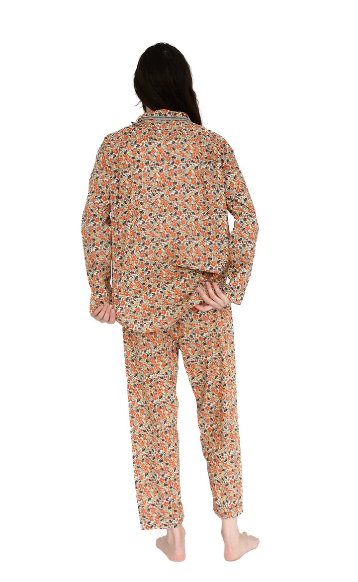 Person wearing a floral pajama set on a white background

Domi pullover shirt organic cotton pjs pajamas sleepwear loungewear shop boston sowa boutique store gift