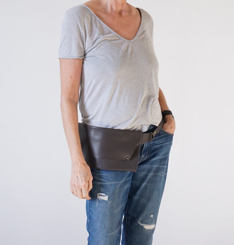 stitch and tickle strasbourg belt bag fanny pack hip bag hip sack handmade leather made in boston gift shop sowa leatherwork