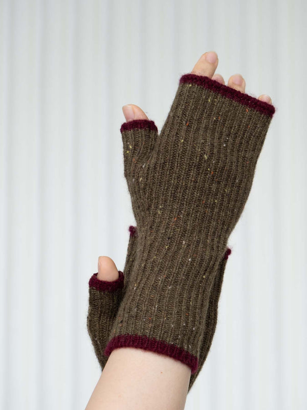 Ribbed Cashmere Fingerless Gloves - Speckled Green with Burgundy Border