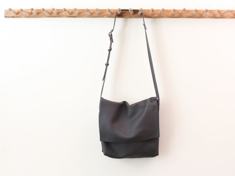 Stitch and Tickle medium bolsa messenger bag shop boston handmade leather bags boutique studio sowa