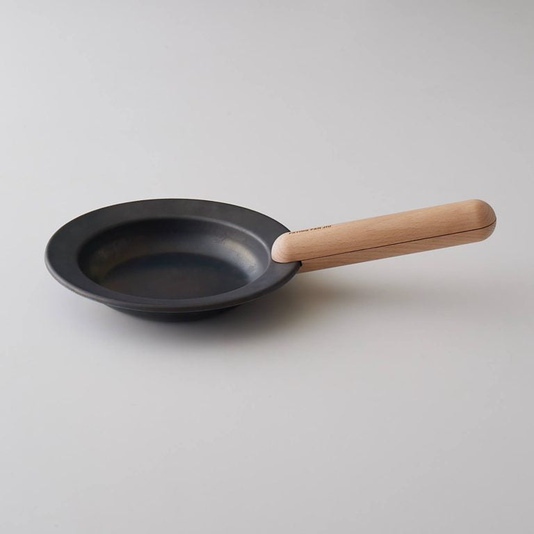 Jiu Iron Frying Pan with Removable Wood Handle