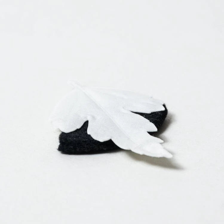 White paper incense leaf on a black felt burner mat on a light gray background

HA KO Paper Incense felt burner mat incense holder home decor fragrance scents Made in Japan Shop Boston Sowa boutique store