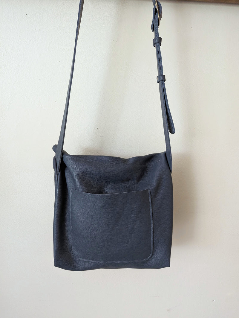 The Medium Bolsa - V. 2022 - Ocean - Zipper Closure