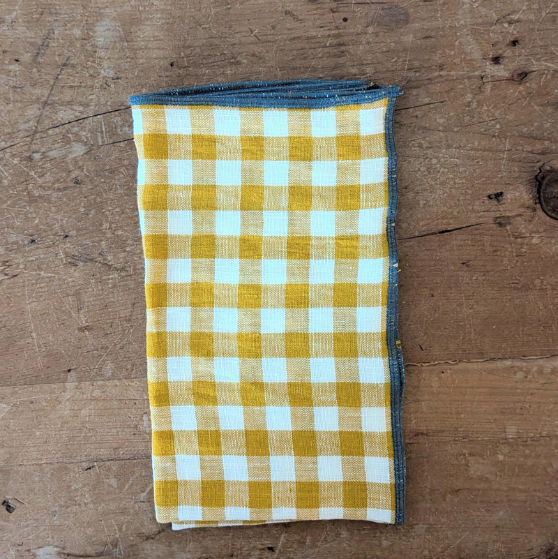 locally made in Massachusetts USA merchant and mill linen napkins set gift shop boston sowa boutique store dinner table gingham checker pattern