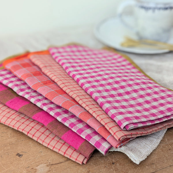 locally made in Massachusetts USA merchant and mill linen napkins set gift shop boston sowa boutique store dinner table gingham checker pattern
