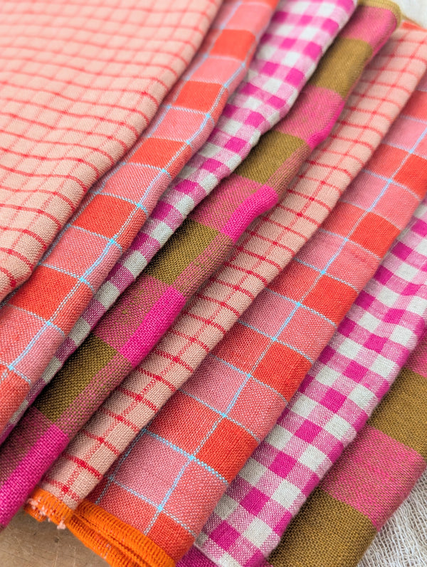 locally made in Massachusetts USA merchant and mill linen napkins set gift shop boston sowa boutique store dinner table gingham checker pattern