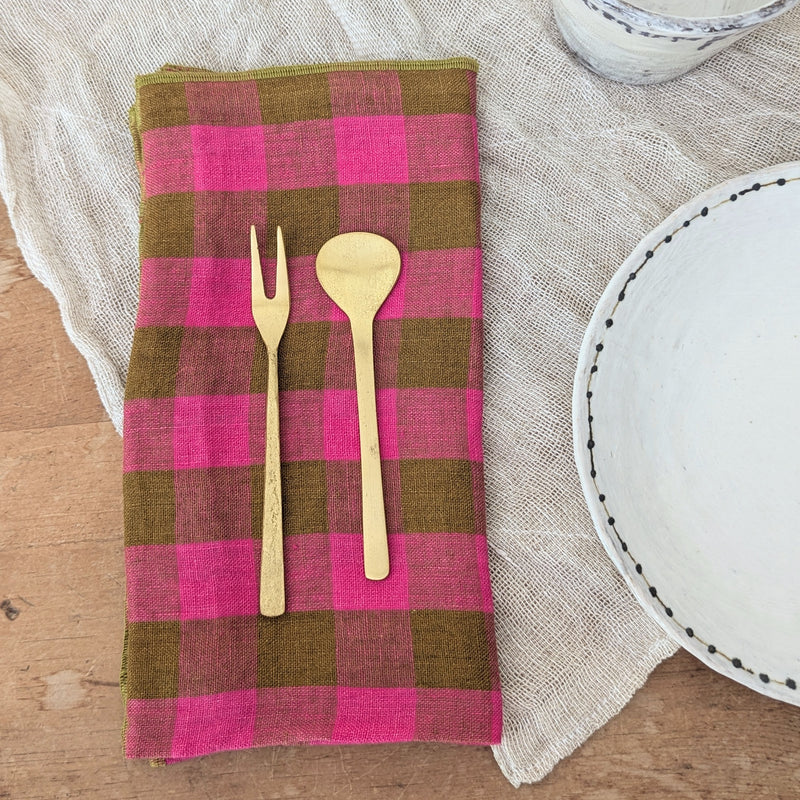 locally made in Massachusetts USA merchant and mill linen napkins set gift shop boston sowa boutique store dinner table gingham checker pattern