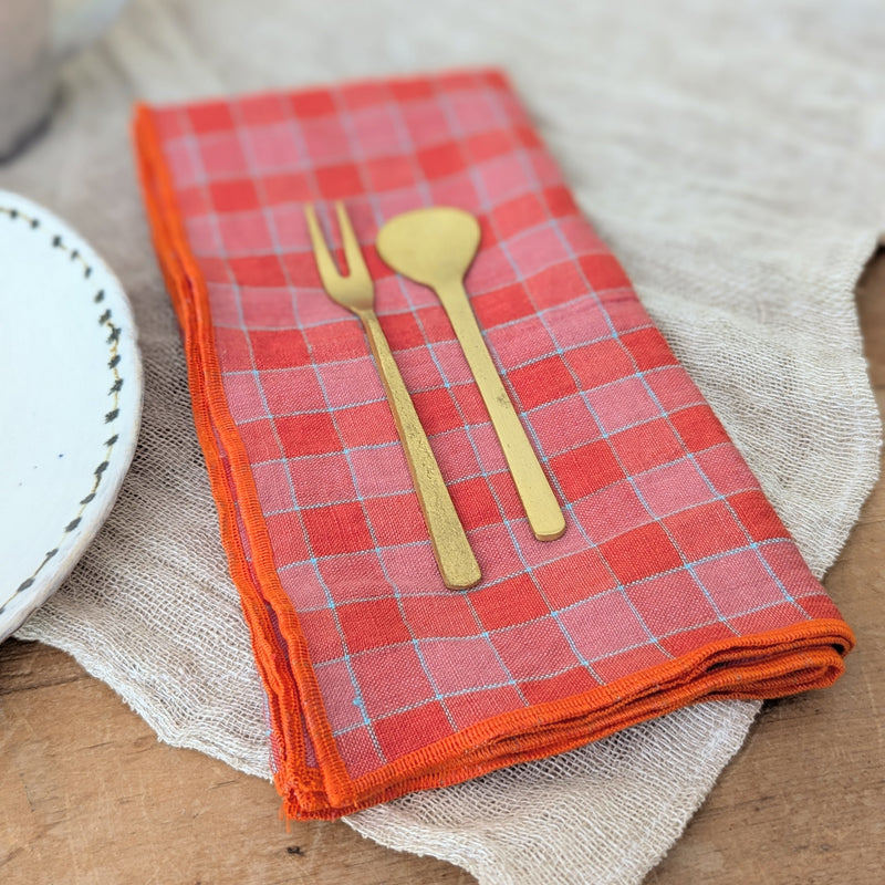 locally made in Massachusetts USA merchant and mill linen napkins set gift shop boston sowa boutique store dinner table gingham checker pattern