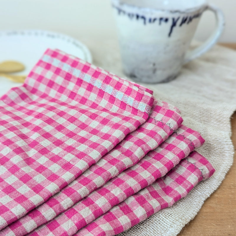 locally made in Massachusetts USA merchant and mill linen napkins set gift shop boston sowa boutique store dinner table gingham checker pattern