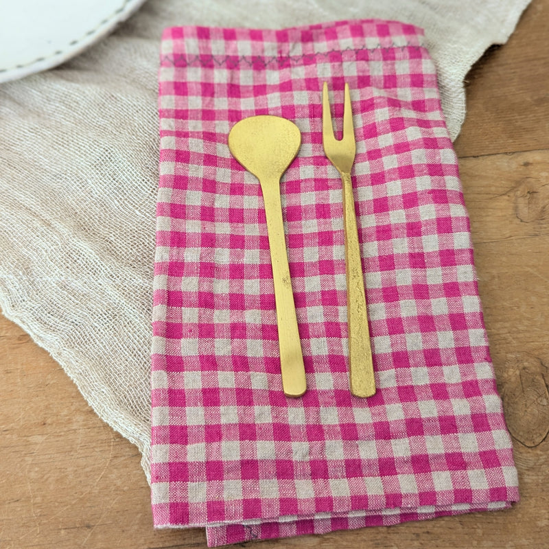 locally made in Massachusetts USA merchant and mill linen napkins set gift shop boston sowa boutique store dinner table gingham checker pattern