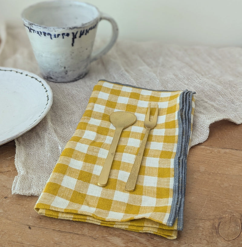 locally made in Massachusetts USA merchant and mill linen napkins set gift shop boston sowa boutique store dinner table gingham checker pattern