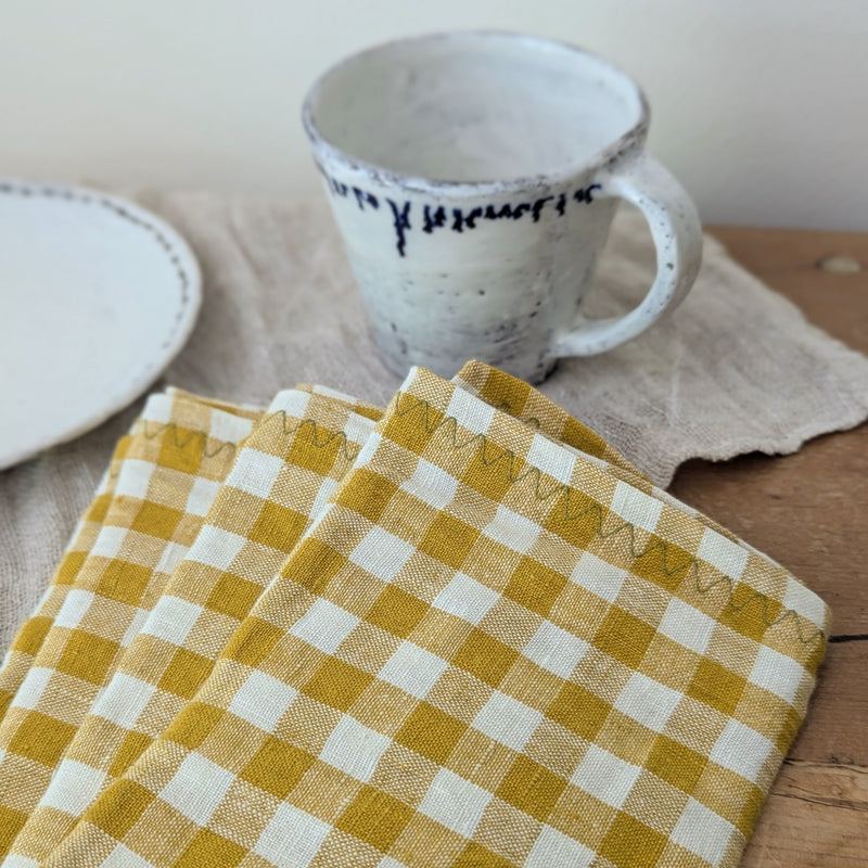 locally made in Massachusetts USA merchant and mill linen napkins set gift shop boston sowa boutique store dinner table gingham checker pattern