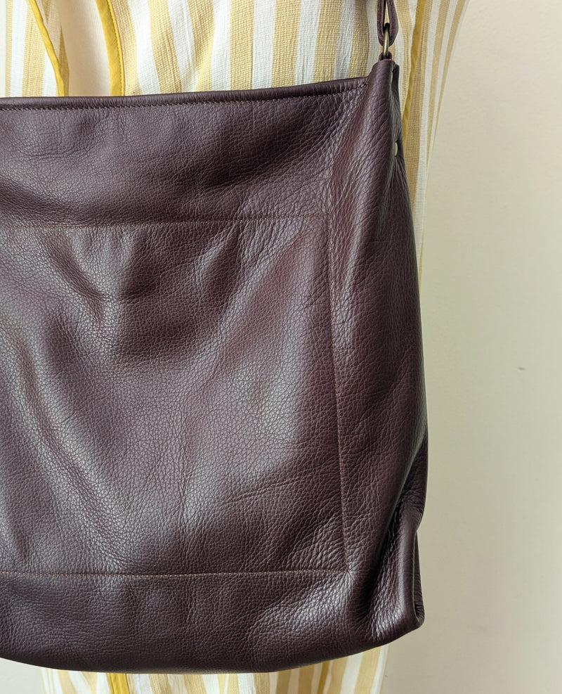 Back of a dark brown leather bag on a light background.

Stitch and Tickle everyday carryall leather tote shoulder laptop crossbody work bag handmade boston gift shop sowa independent boutique