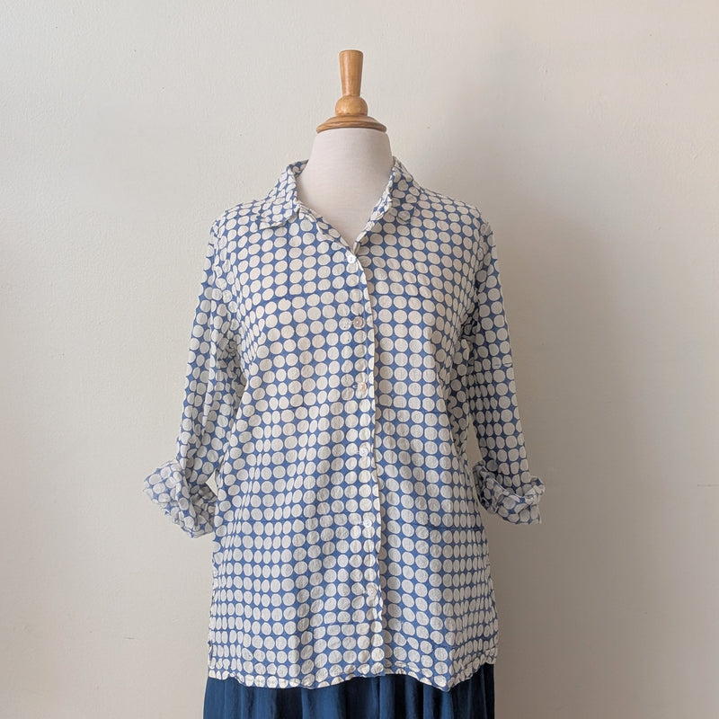 Blue and white patterned shirt on a mannequin against a plain background

Auntie Oti button down cotton shirt polka dot block printed sowa boston small business gift shop boutique