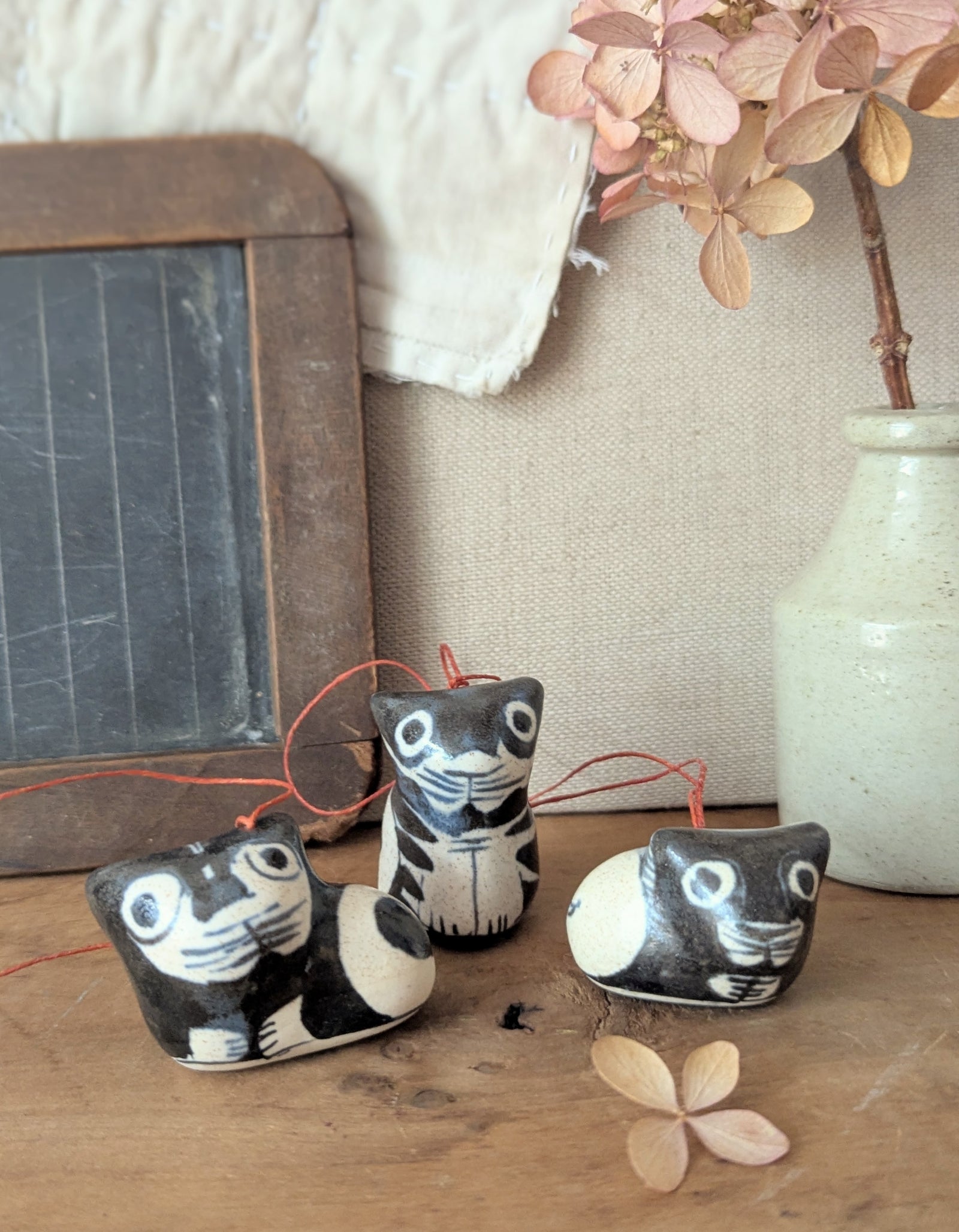 G.W気まぐれSALE！ 作家様、ベアーandキャット 小物セット Anna Hepler Mini Clay Cat Ornaments | Stitch & Tickle – Stitch and
