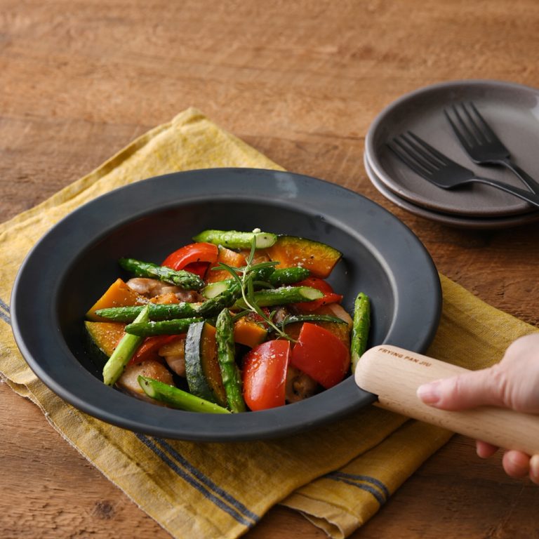 Jiu Iron Frying Pan with Removable Wood Handle