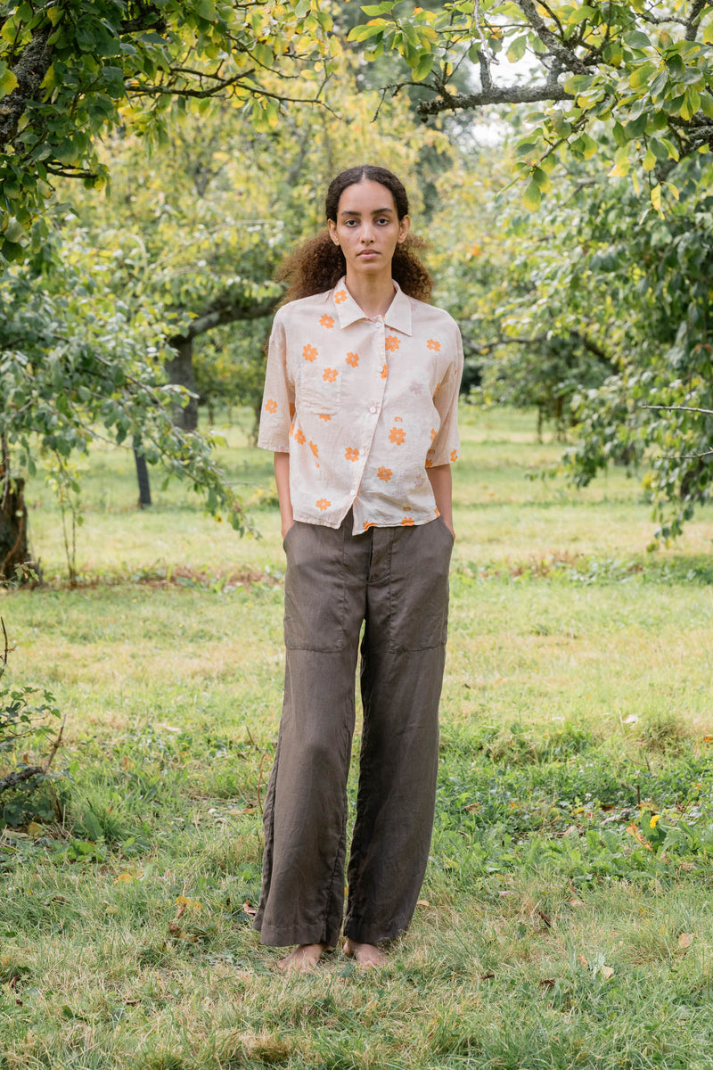 Sula clothing linen twill wide leg flare trouser pants mid rise button fly Small batch fashion apparel designer Boston boutique gift shop small business sowa 