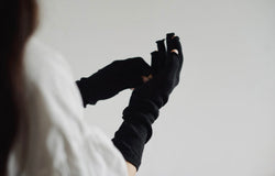 Linen open finger arm covers. Linen protects you from the sun and keeps you cool.  Made in Japan.