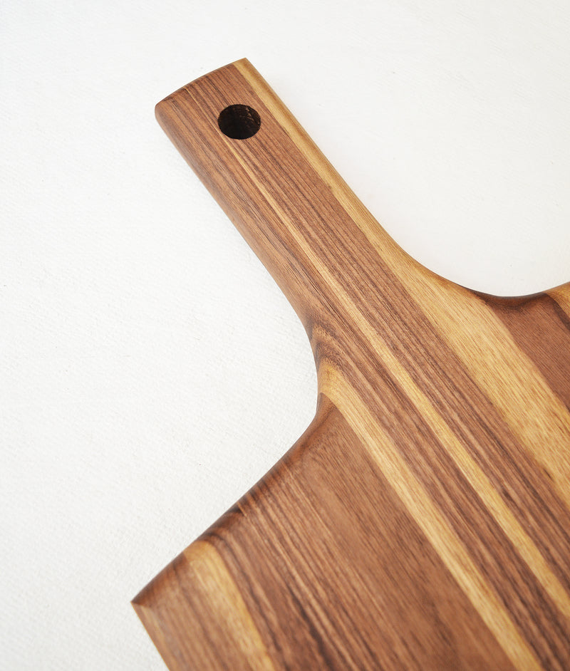 Beautiful spalted maple wood board, to serve charcuterie or to use for cutting. The large hole allows easy hanging when not in use. Handmade to last  in the U.S.  from sustainably sourced American lumber. 