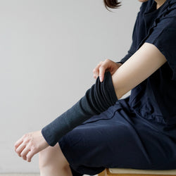 Silk arm warmers by Hakne, Japan. Who doesn't like a pair of arm warmers when the days start to get colder but you can't quite let go of wearing short sleeves yet. These elegant pairs are made of silk and measure 18" long. Wear them pulled up or scrunched up by your wrists. They also make great leg warmers! Made in Japan.