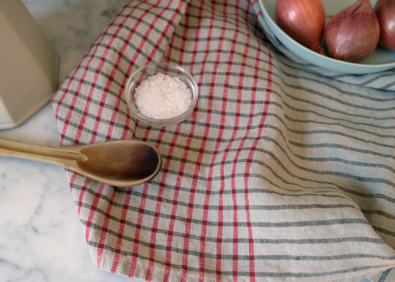 Good Linens absorbent, quick-drying linen kitchen dish towels Oversized and lightweight, the 100% linen towels improve with age and use. 